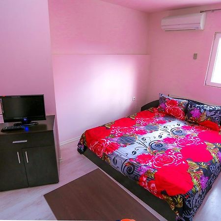 Hostel Shatrata Bogomilovo Bagian luar foto