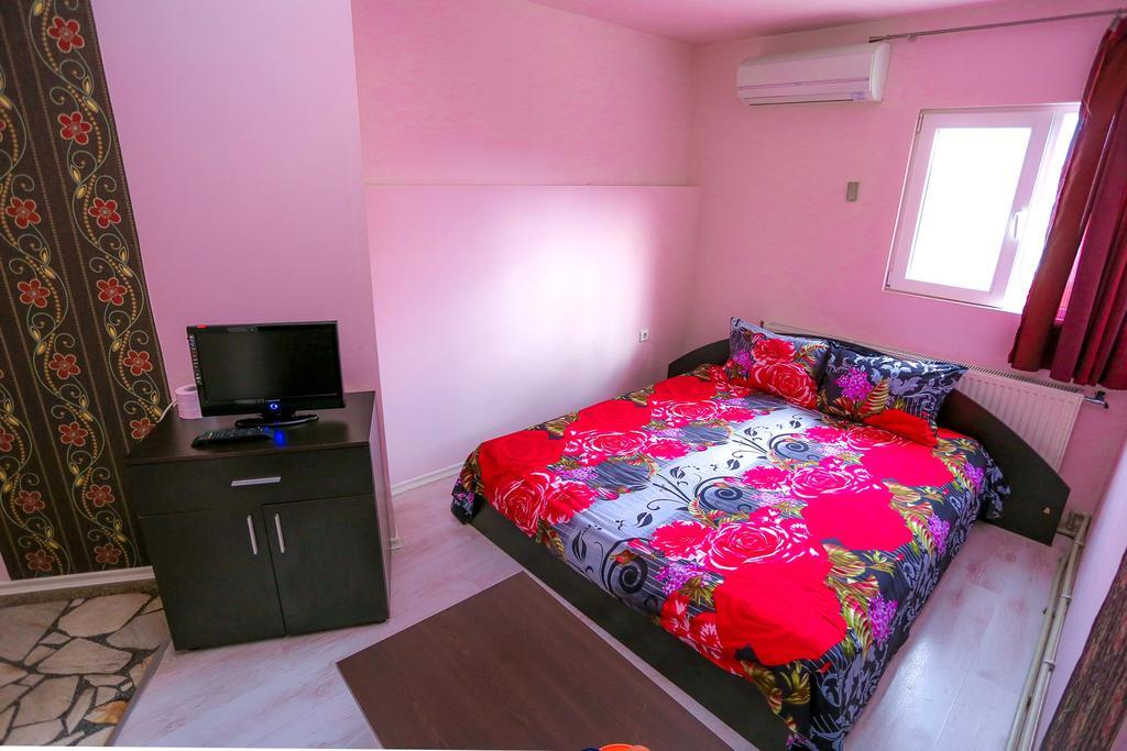 Hostel Shatrata Bogomilovo Bagian luar foto